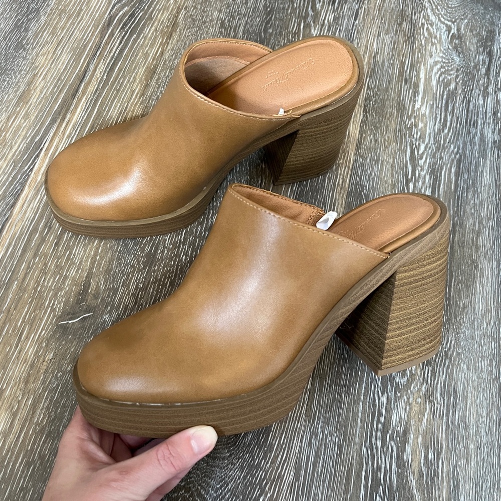 Universal Thread Tan Platform Mules - Picture 5 of 6